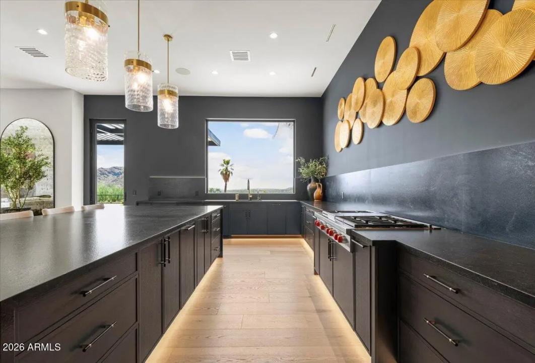 Real Estate Picture 11