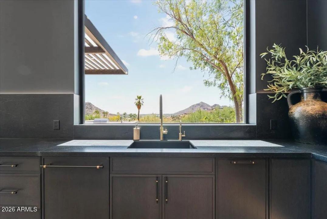 Real Estate Picture 14