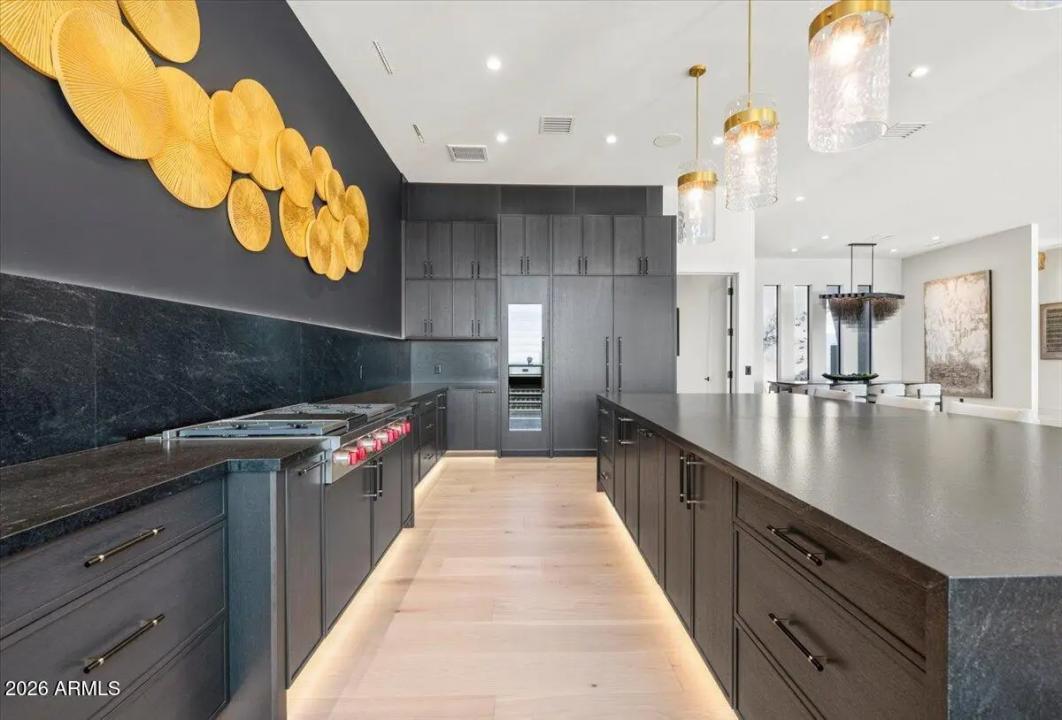 Real Estate Picture 15