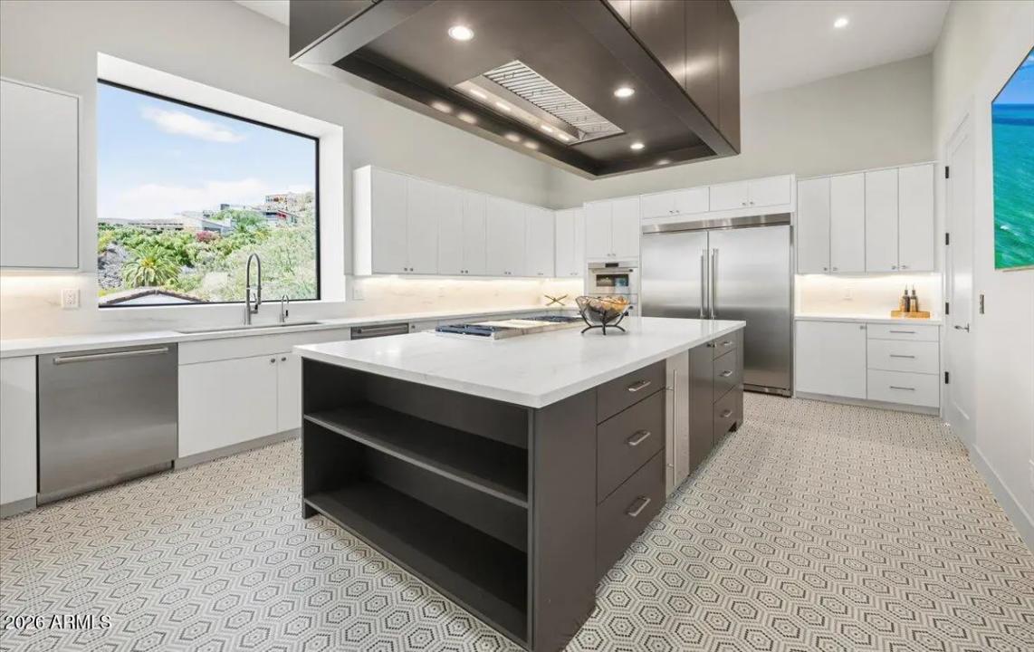 Real Estate Picture 9