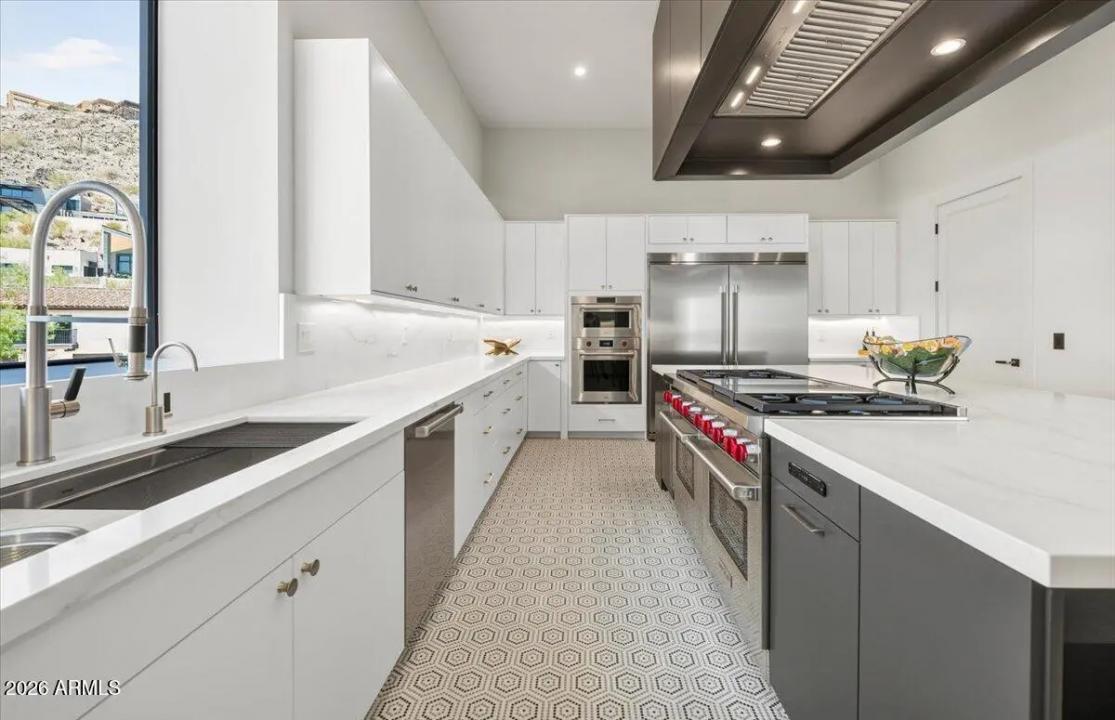 Real Estate Picture 8