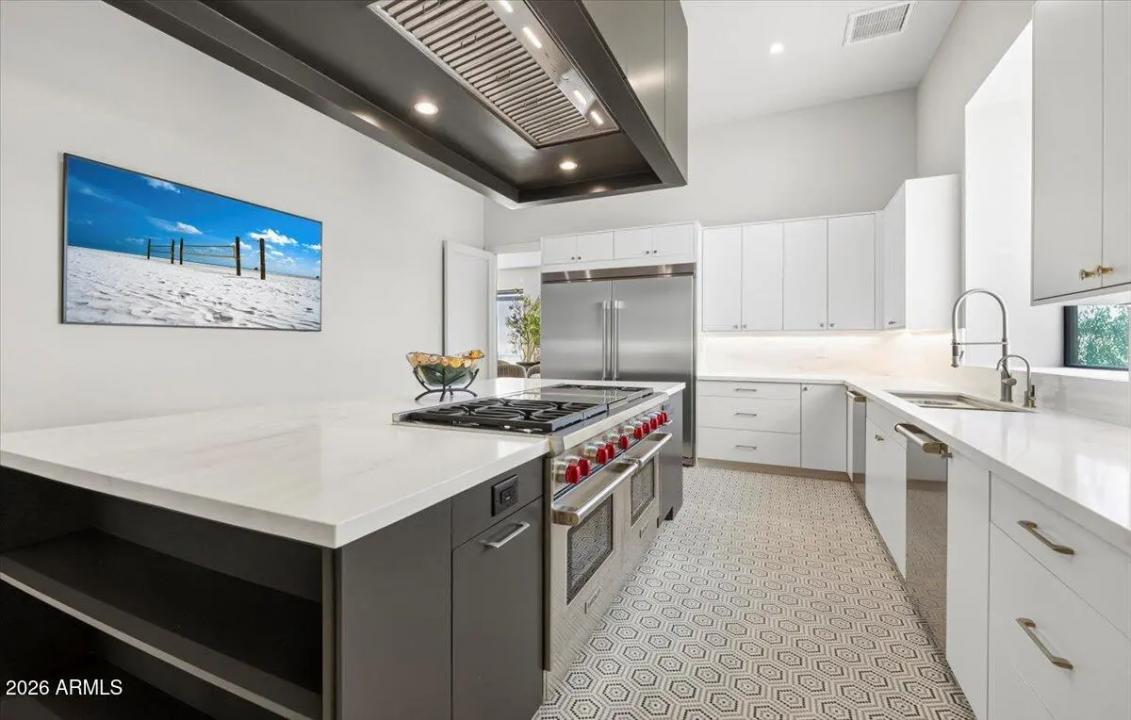 Real Estate Picture 10