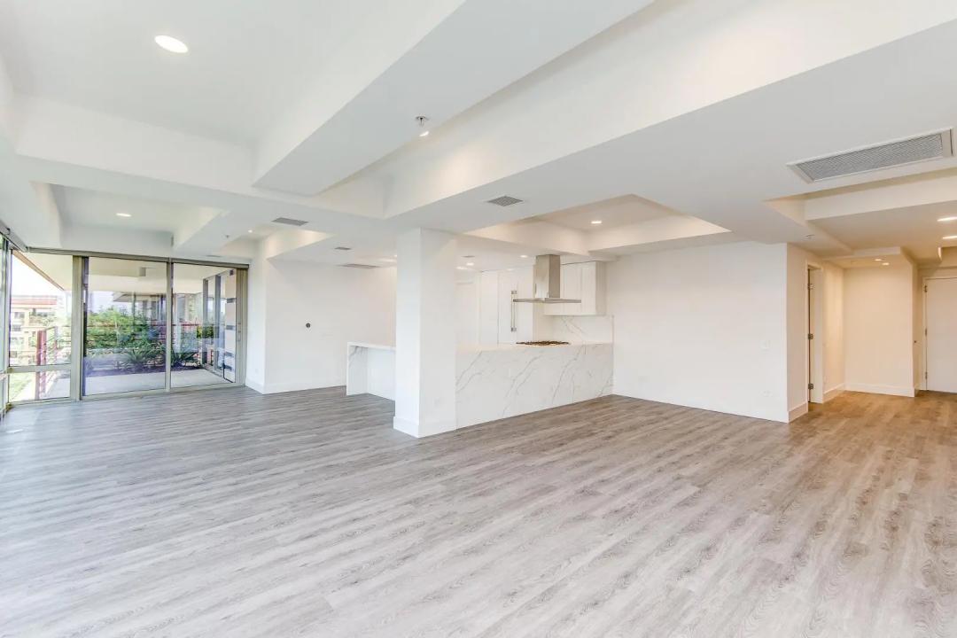 Real Estate Picture 10