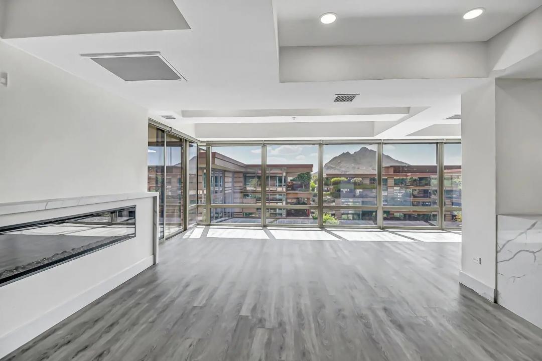 Real Estate Picture 11