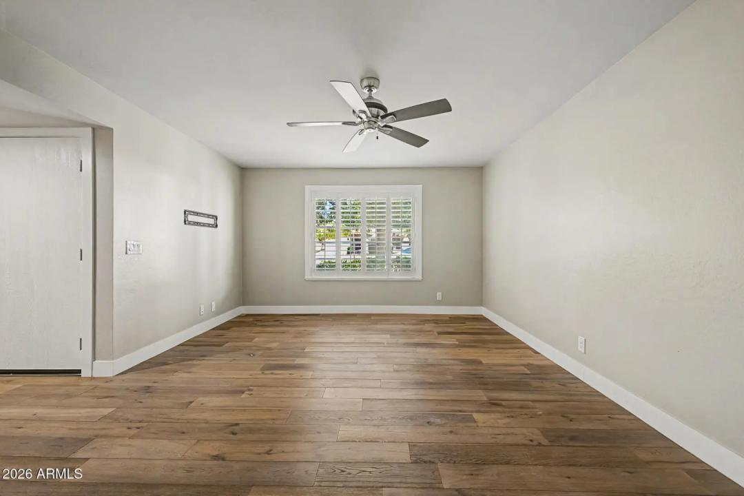 Real Estate Picture 7