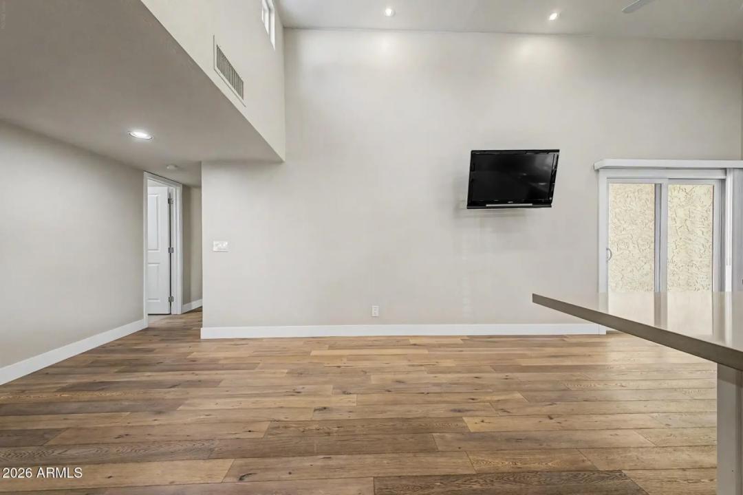 Real Estate Picture 12