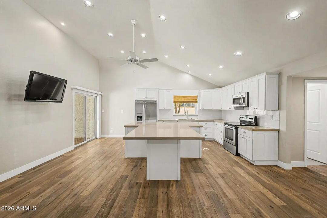 Real Estate Picture 13