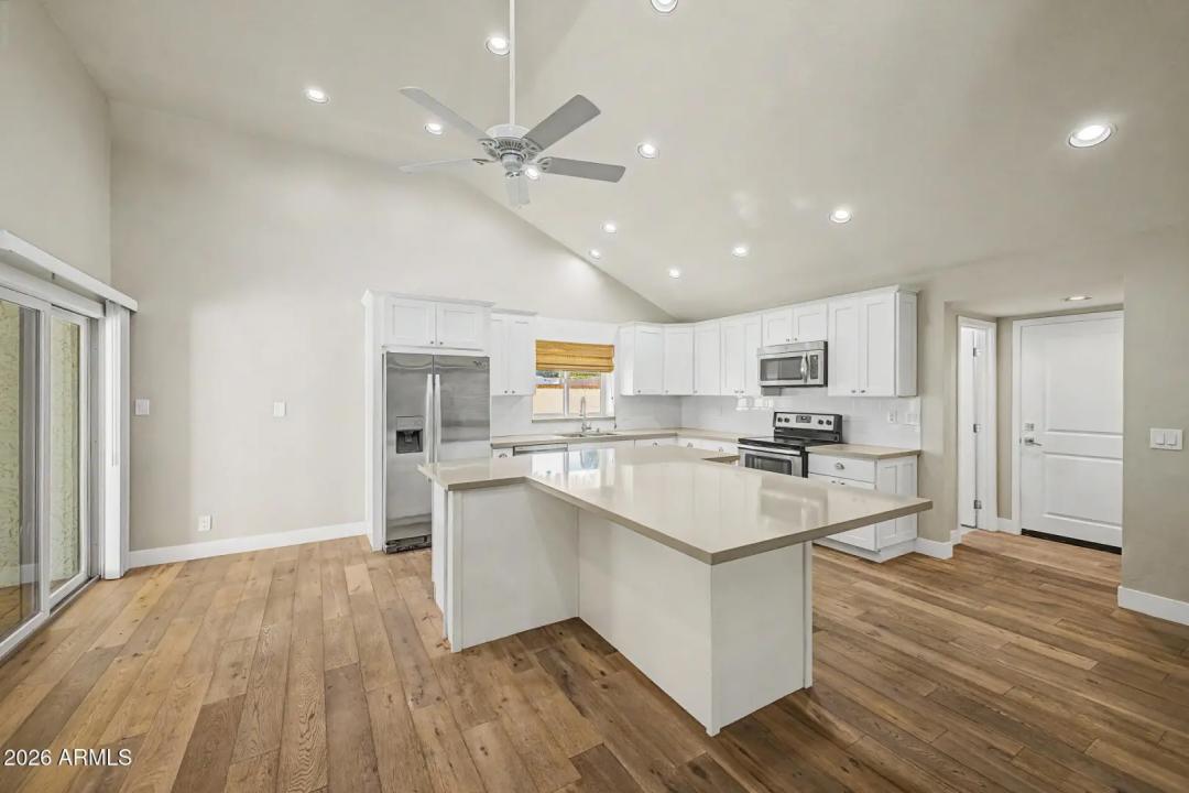 Real Estate Picture 14