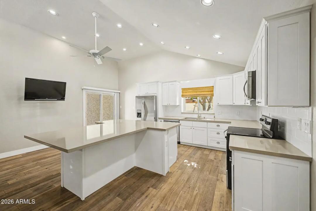Real Estate Picture 16