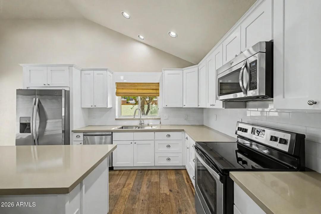 Real Estate Picture 17