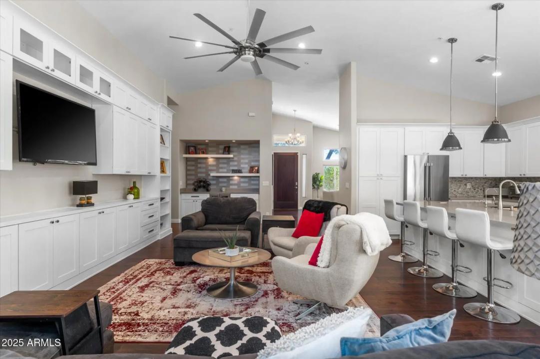 Real Estate Picture 14