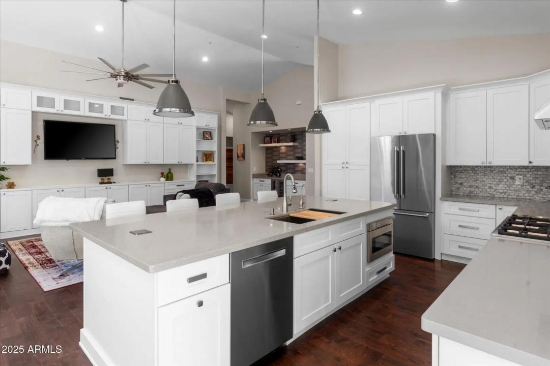 Real Estate Picture 17