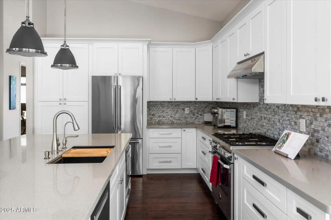 Real Estate Picture 18