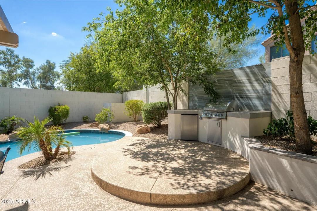 Real Estate Picture 50