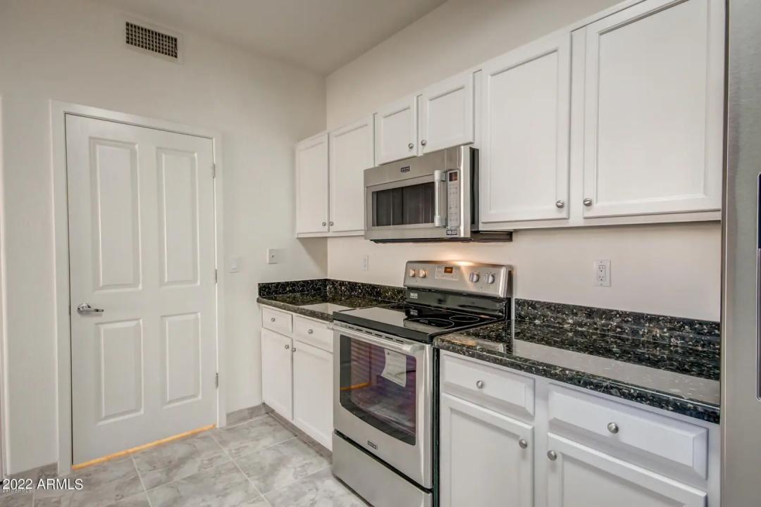 Real Estate Picture 4