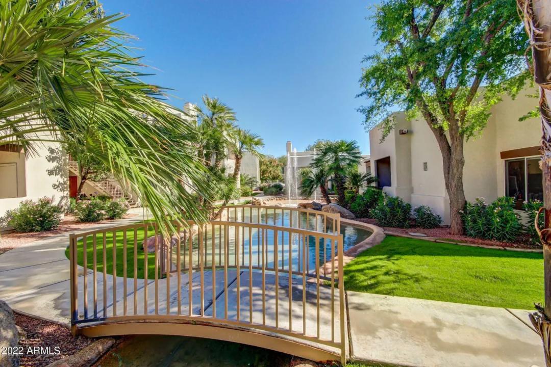 Real Estate Picture 8