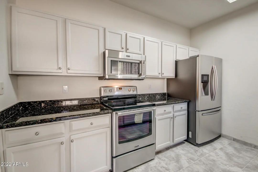 Real Estate Picture 12