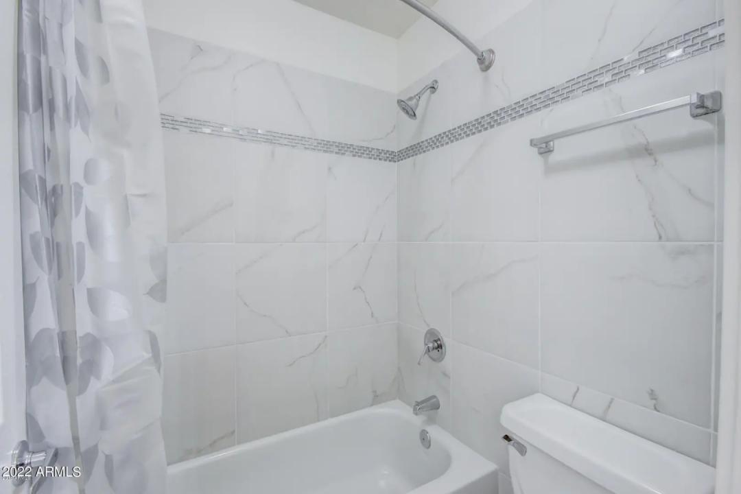 Real Estate Picture 23