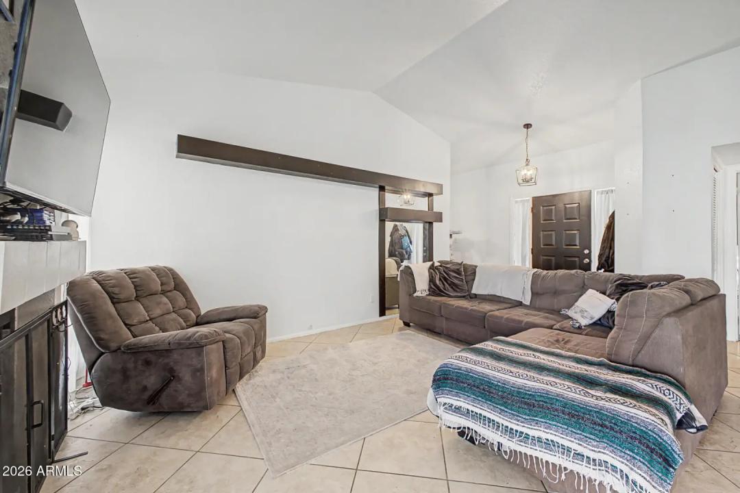 Real Estate Picture 5