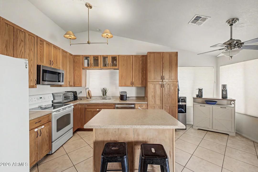 Real Estate Picture 10
