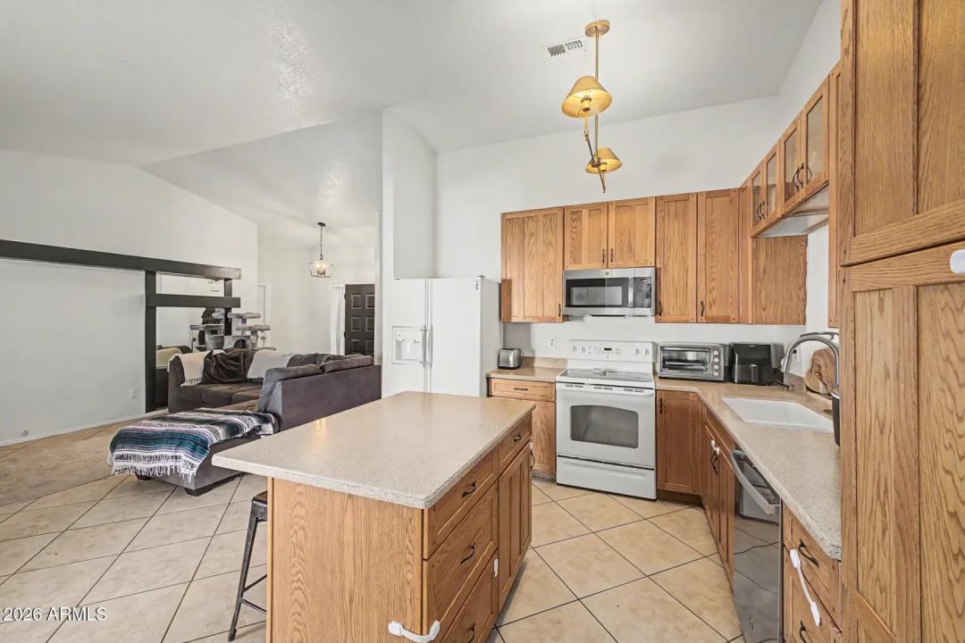 Real Estate Picture 12