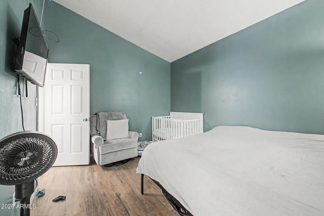Real Estate Picture 14
