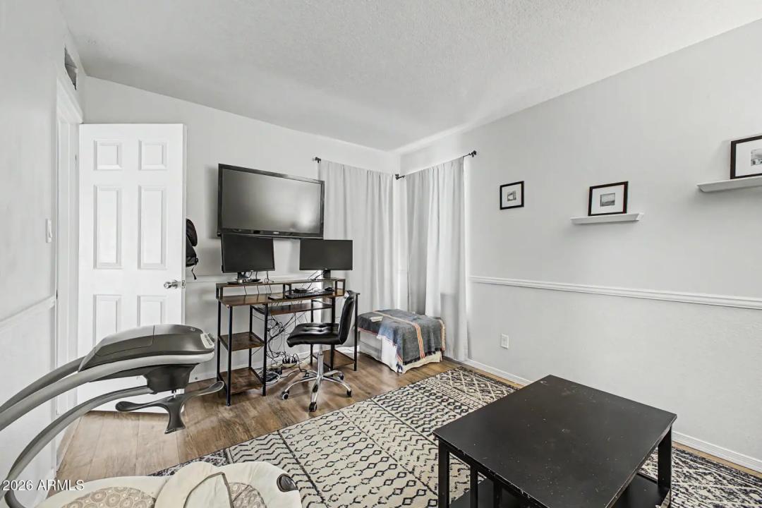 Real Estate Picture 16