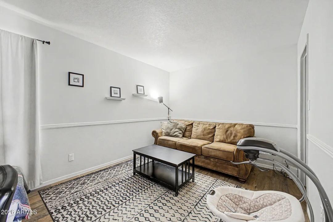 Real Estate Picture 17