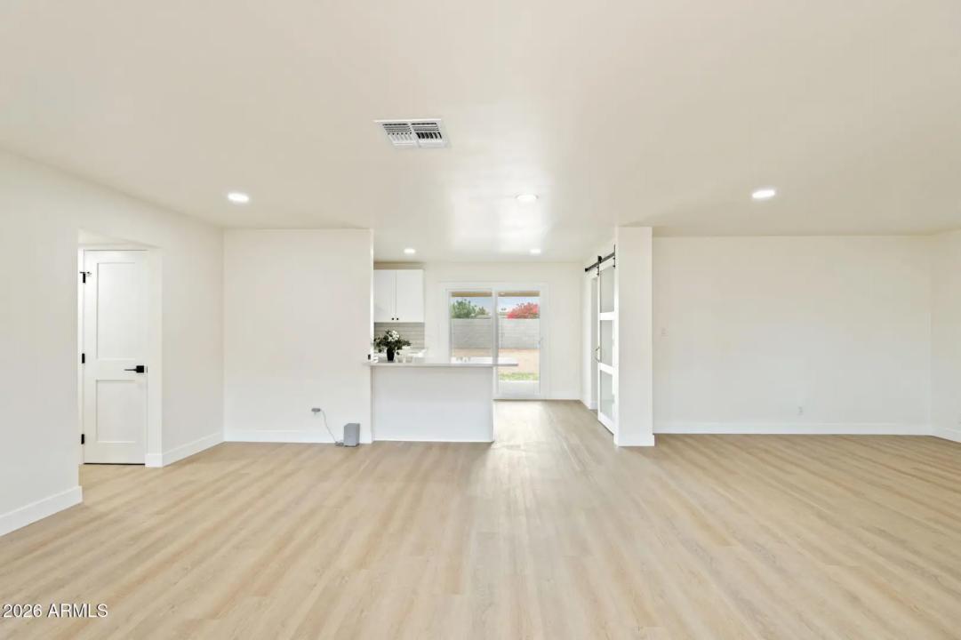Real Estate Picture 7