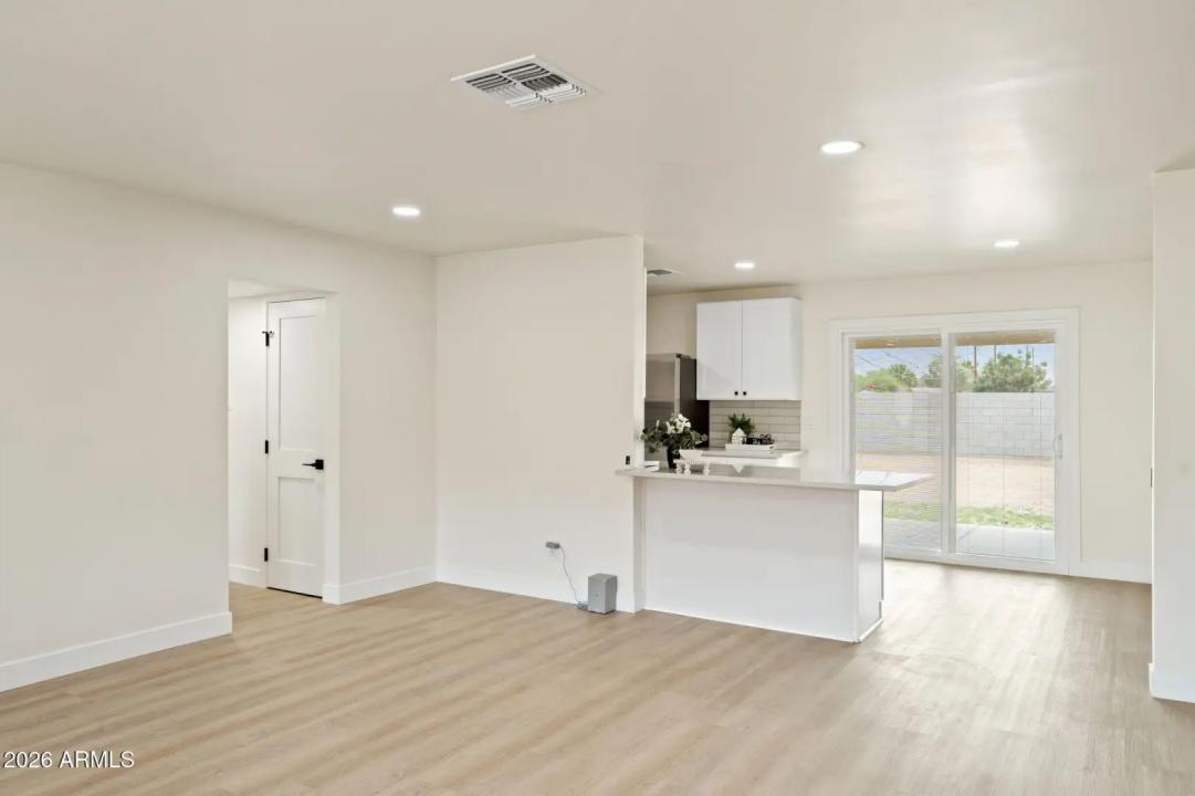 Real Estate Picture 8