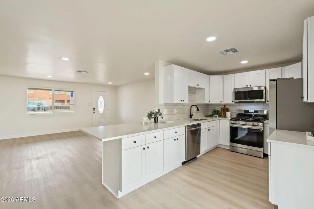 Real Estate Picture 12