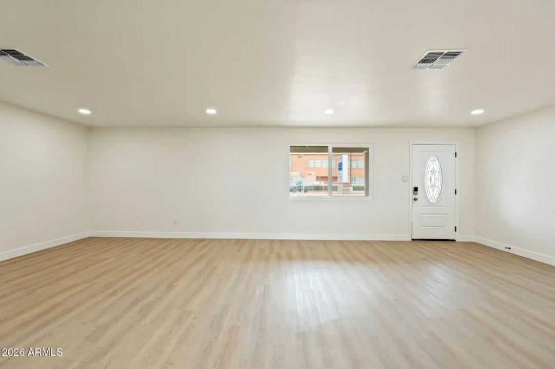 Real Estate Picture 4
