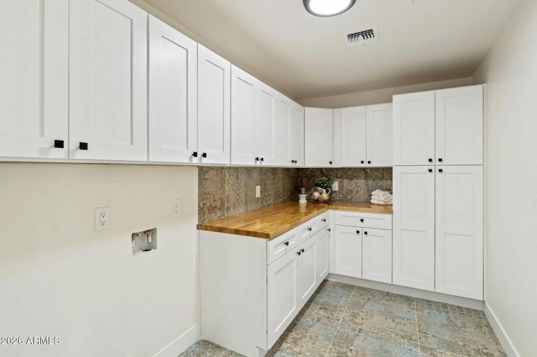 Real Estate Picture 16