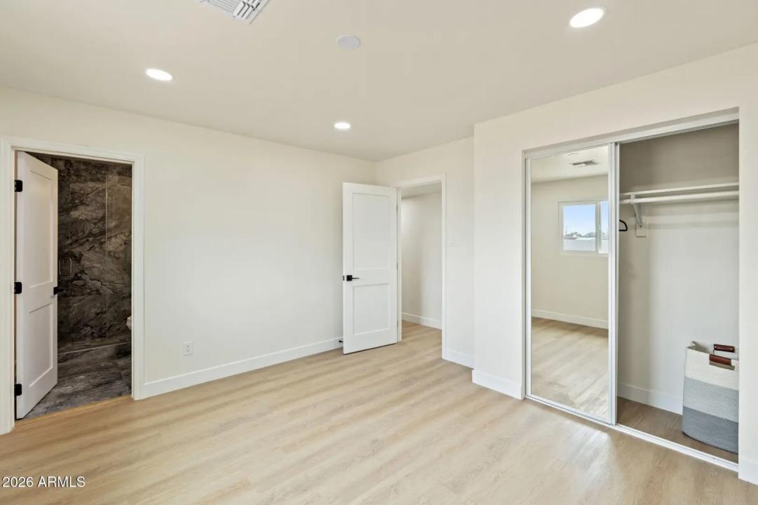 Real Estate Picture 22