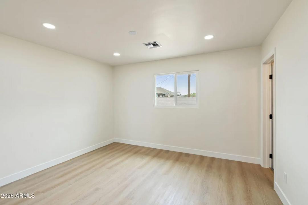 Real Estate Picture 23