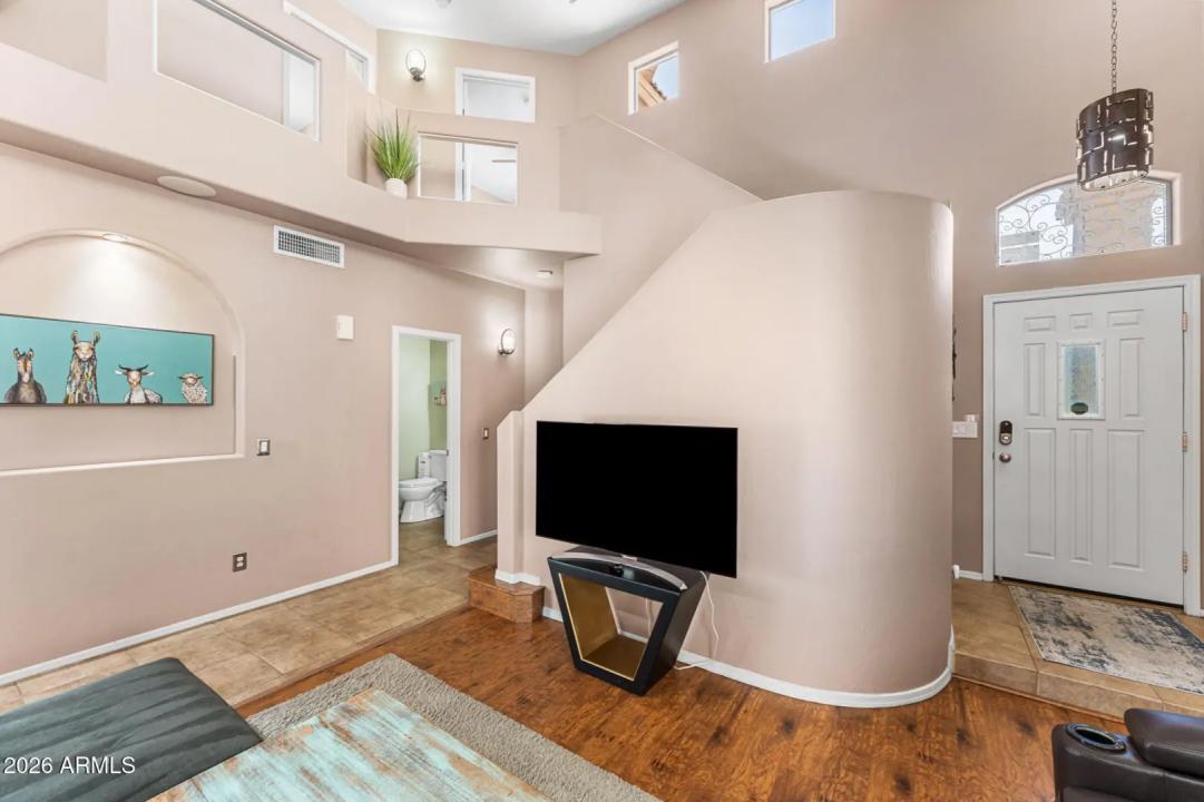 Real Estate Picture 16