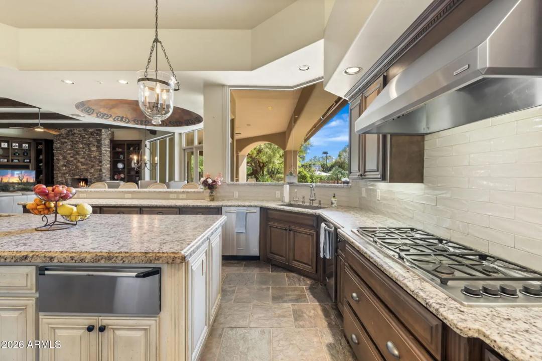 Real Estate Picture 23