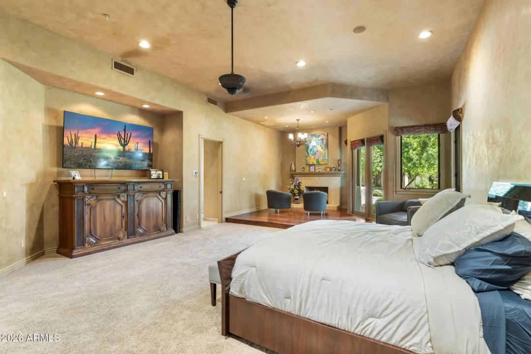Real Estate Picture 8