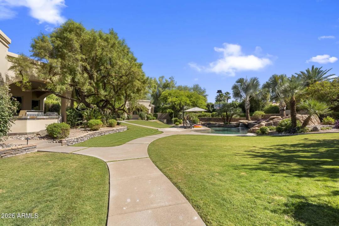 Real Estate Picture 3