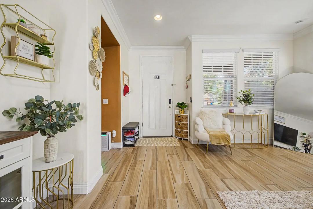 Real Estate Picture 8