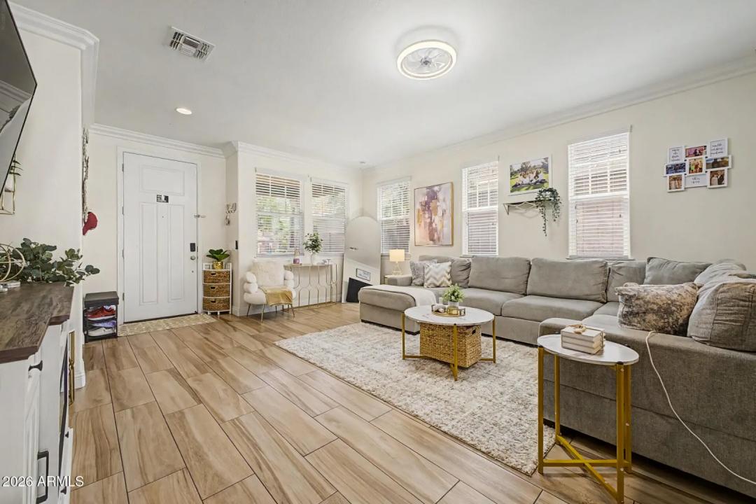 Real Estate Picture 9