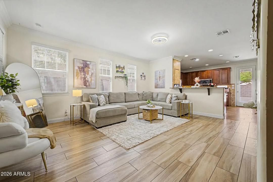 Real Estate Picture 10