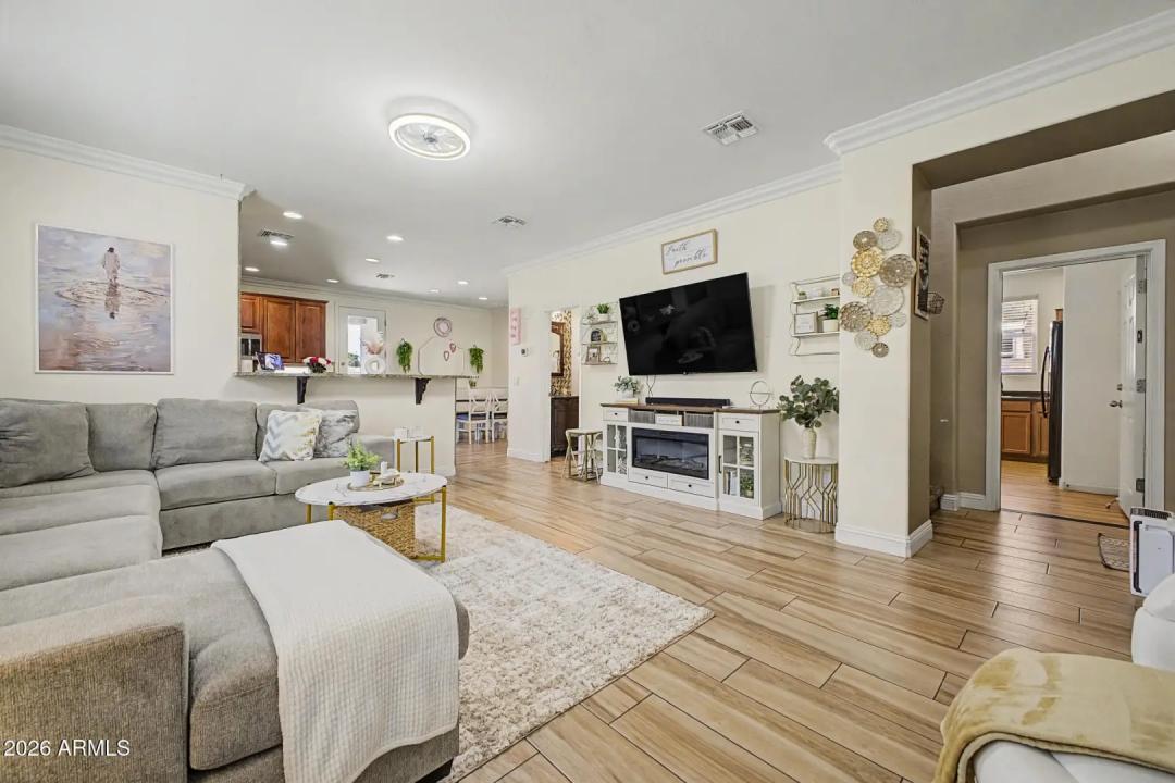 Real Estate Picture 11