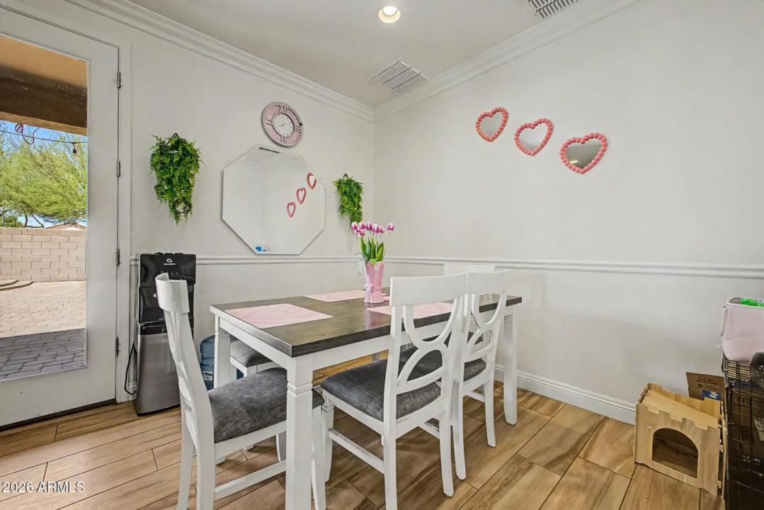 Real Estate Picture 12