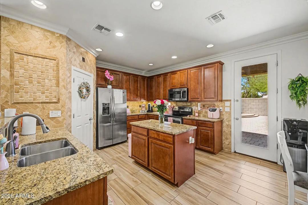 Real Estate Picture 13