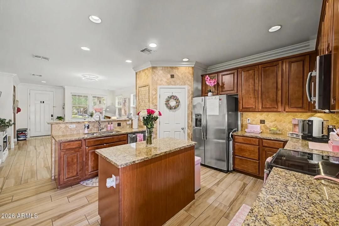 Real Estate Picture 14
