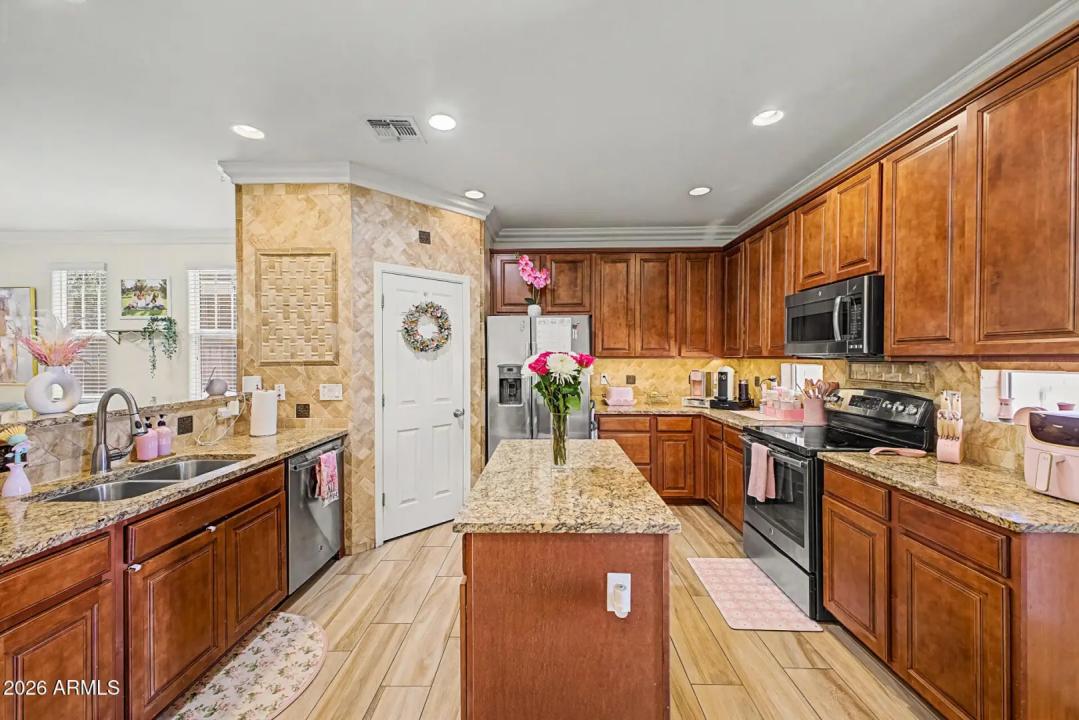 Real Estate Picture 15