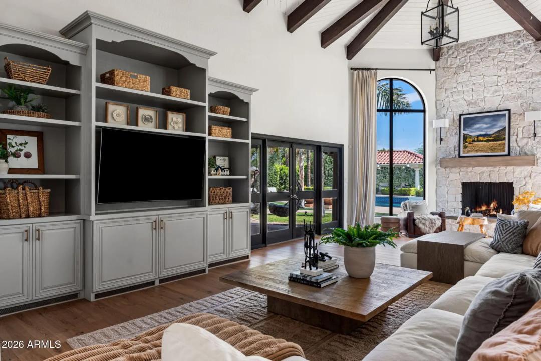 Real Estate Picture 16