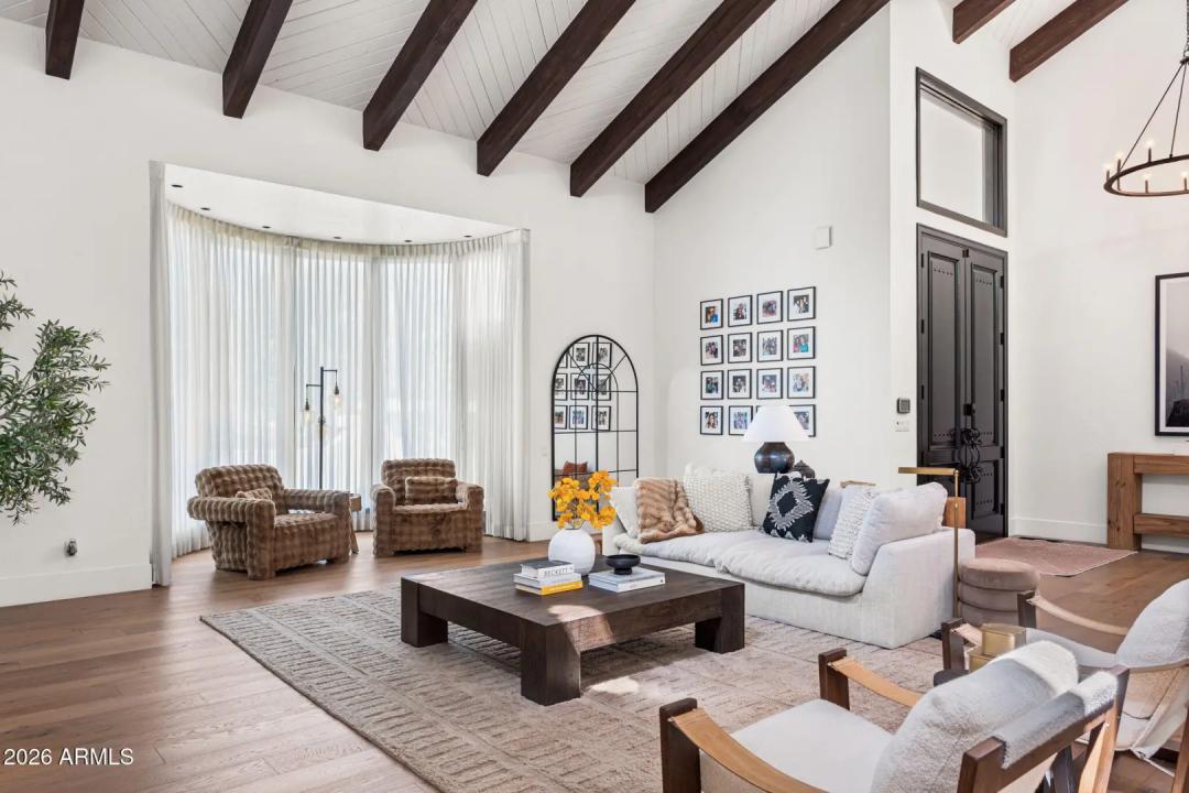 Real Estate Picture 8
