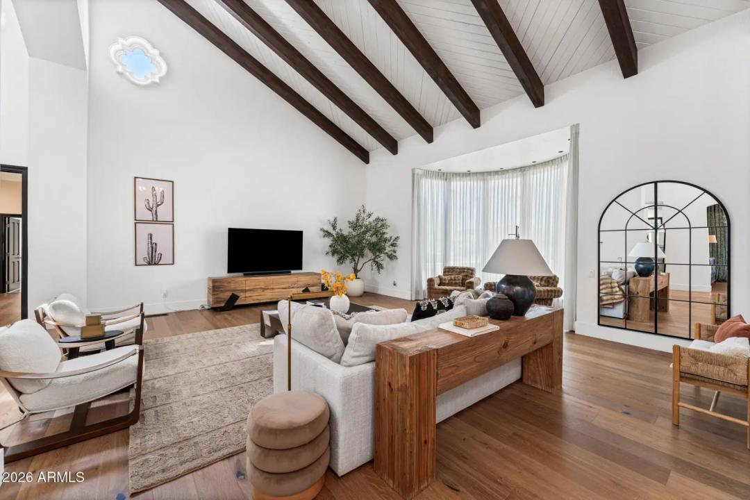 Real Estate Picture 9